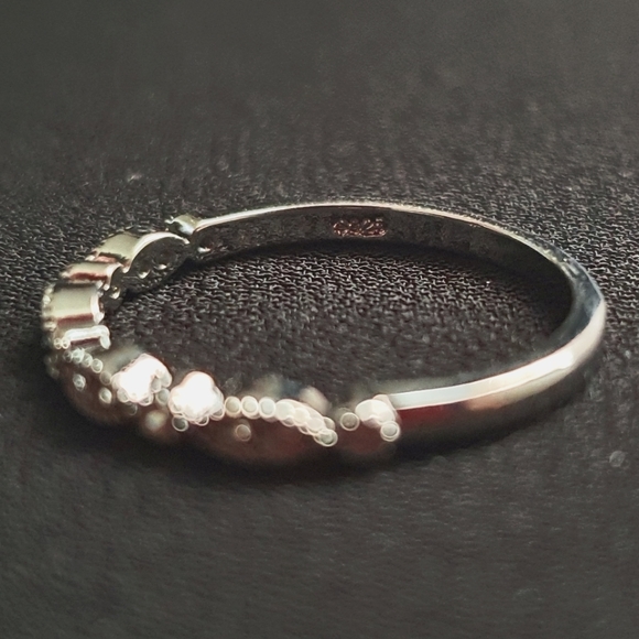Gorgeous Designer Silver Thin Band Ring - Picture 4 of 5